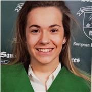 Estudiante de doble grado ADE y Business Analytics da clases de Economía de bachillerato y Matemáticas de Ciencias Sociales. Tambi